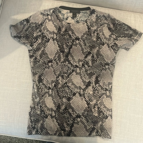 Saks fifth Ave cashmere short sleeved crew neck.  Size small. - Picture 1 of 3